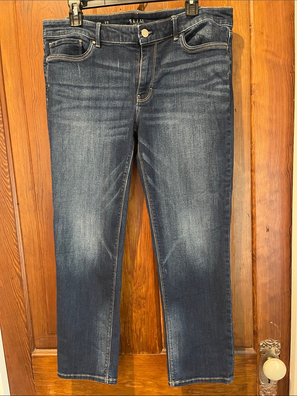 Slim Women's Cropped Jeans in Dark Blue Wash